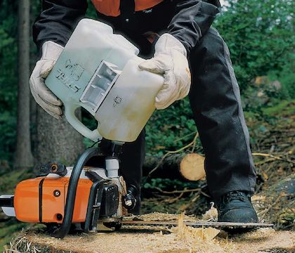 Huile et carburant pour matériels de motoculture